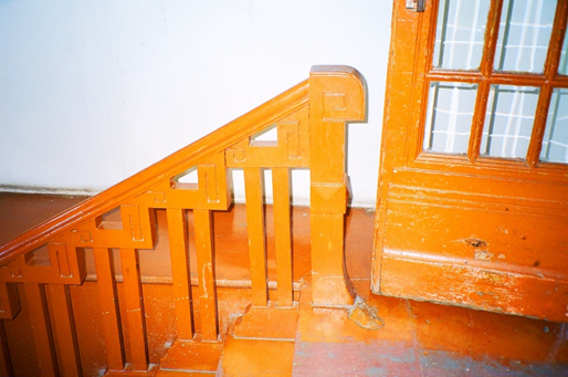 Название: Дом и семья Варенцовых - описание: Меандр в оформлении парадной лестницы. Фото 1998г. Е. К. Шадунц