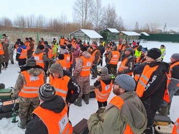 Соревнование по зимней рыбалке на озере