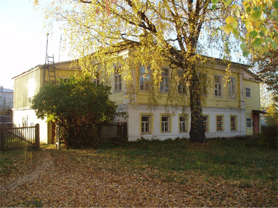 Название: Дом и семья Варенцовых - описание: Бывший дом Гусевых на Народной площади (снесен). 2005г. Фото Е. К. Шадунц