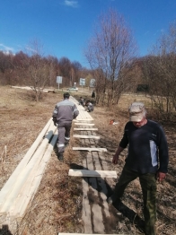 Благоустройство берега продолжается.
