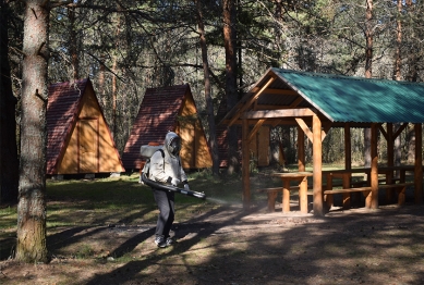 В национальном парке «Плещеево озеро» проведена акарицидная обработка мест массового отдыха населения