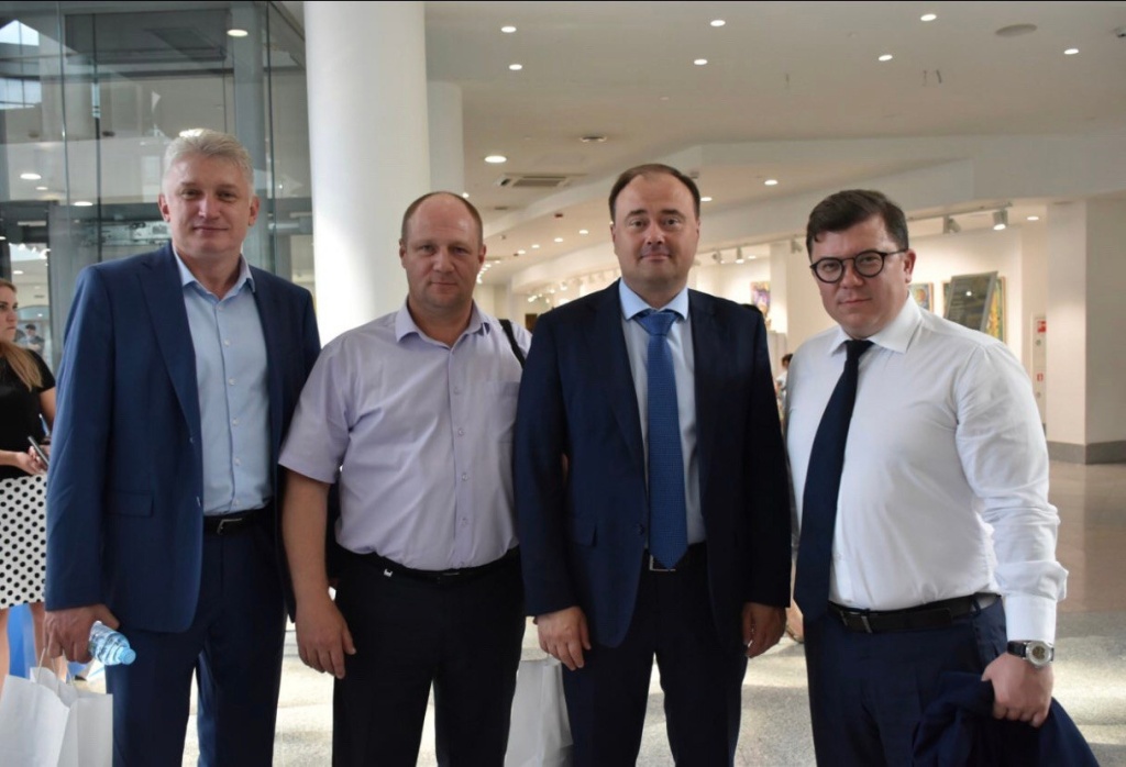 форум с Кучменко.jpg форум с Кучменко.jpg